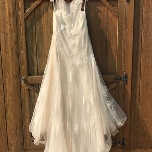 Wedding dress. Ivory